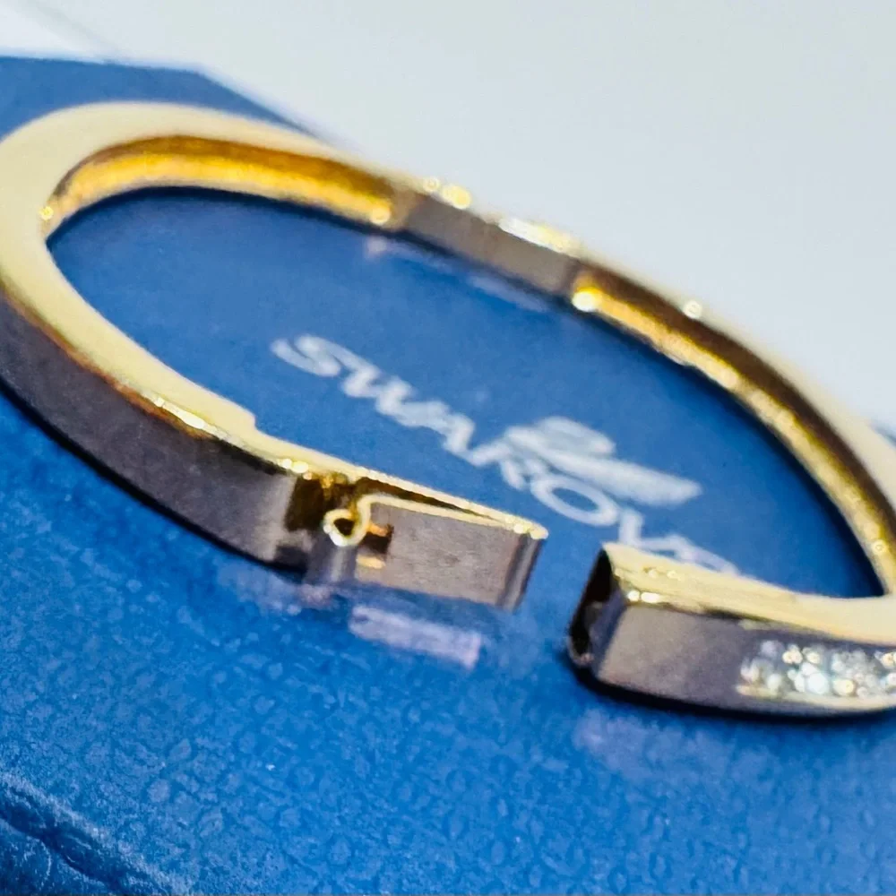 Vintage Swarovski Clear Crystal Hinged Bangle Bracelet *missing stones* - Picture 12 of 15